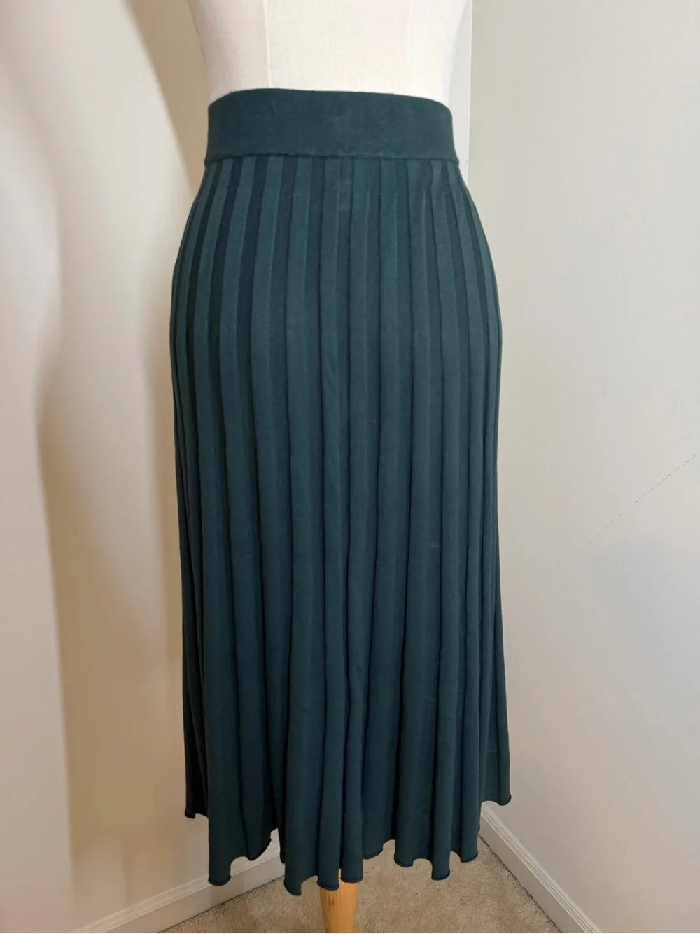 A New Day Women’s Dark Green -SZ M-  Pleated Ribbed Knit Midi Skirt